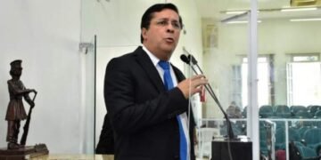 Feira de Santana: Presidente da Câmara chama prefeito de ‘ladrão’ em pronunciamento