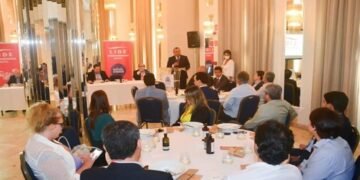 Geraldo Jr defende independência e harmonia dos poderes durante a empresários baianos