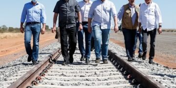 Durante viagem à Bahia com Bolsonaro, João Roma volta a criticar o PT