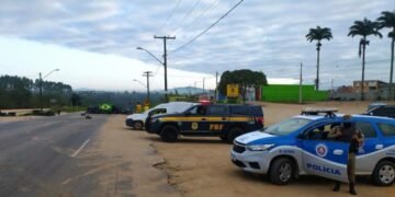 Forças de Segurança desbloqueiam trechos ocupados por caminhoneiros na BR-116