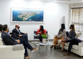 Moema Gramacho confirma fase de estudos de novo modal de transporte em Lauro de Freitas