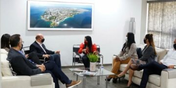 Moema Gramacho confirma fase de estudos de novo modal de transporte em Lauro de Freitas