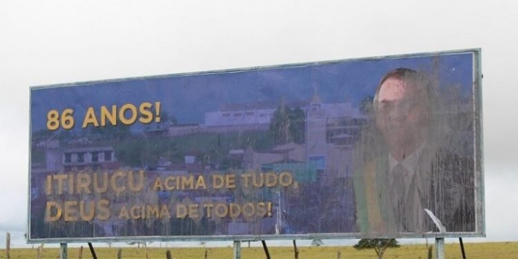 Itiruçu: outdoors de Bolsonaro são atacados