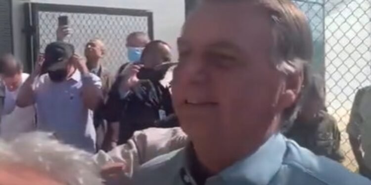 Bolsonaro chega à Bahia para formalizar concessão de trecho da Fiol