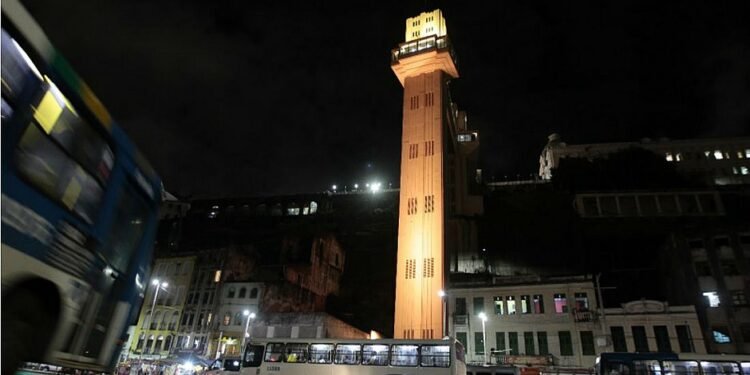Salvador: Elevador Lacerda entra na campanha Setembro Amarelo