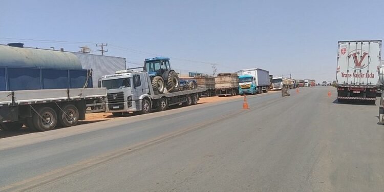 Em mais um dia de protesto, Bahia tem pontos com atos de caminhoneiros