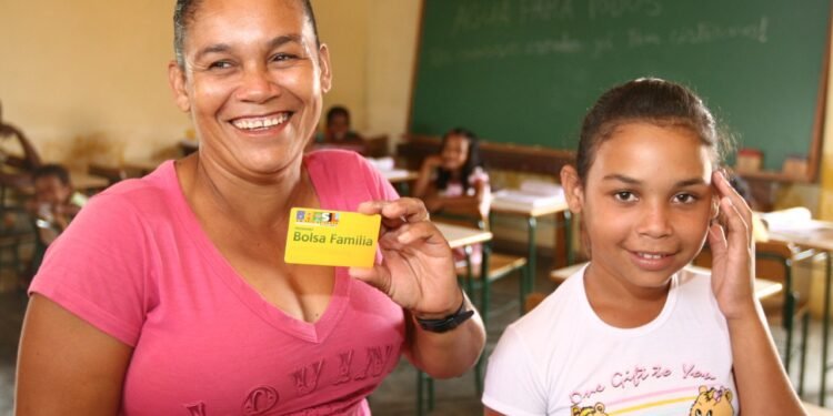 Bolsa Família completa 18 anos em meio a conquistas sociais e desafios