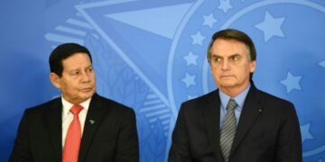 Cassação da chapa Bolsonaro-Mourão será julgada hoje, 26, pelo TSE