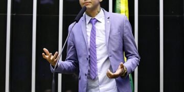 Kannário pede construção de ponte sobre Rio Carinhanha, em divisa entre BA e MG