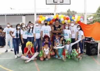 JEQUIÉ: Com ‘Caravana da Alegria’, prefeitura distribui 11 mil brinquedos no Dia das Crianças