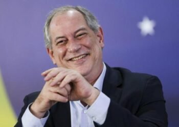 Chamado de mentiroso, Ciro se diz arrependido de ter lutado contra impeachment de Dilma