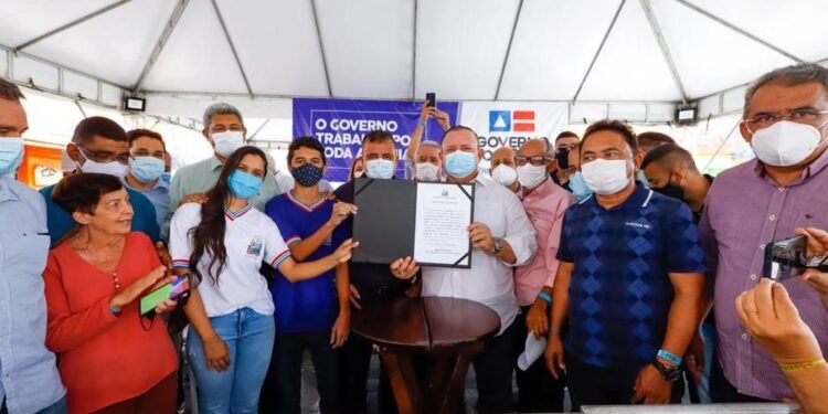 Adolfo Menezes exalta servidor público, inaugura reforma do Ginásio de Esportes e assina ordem de serviço para ampliação de escola em Itiúba