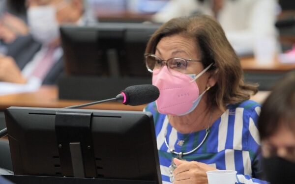 Lídice cobra retirada da Educação na PEC dos Precatórios