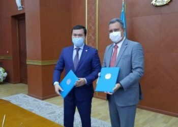 Governador Rui Costa assina acordo de cooperação e visita parque industrial no Cazaquistão