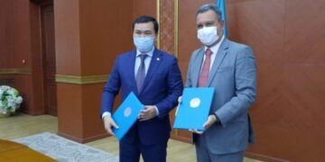 Governador Rui Costa assina acordo de cooperação e visita parque industrial no Cazaquistão