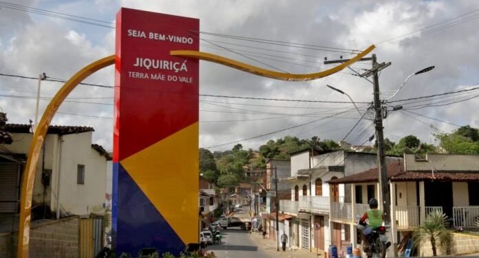 JIQUIRIÇA: Governo assina ordem de serviço para construção de nova escola