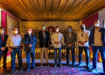 Comitiva do Governo do Estado faz acordo de cooperação com tradicional vinícola Portuguesa