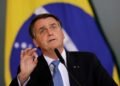 Bolsonaro confirma Auxílio Brasil em R$ 400 e promete não furar teto de gastos