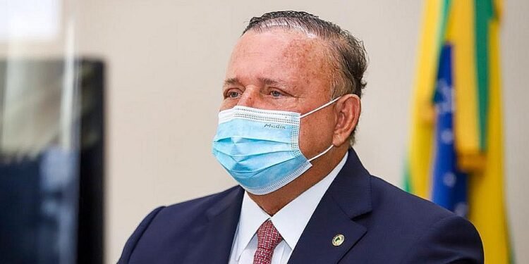 Governador interino critica decisão de Brumado de abandonar uso de máscara