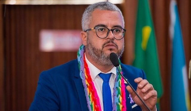 Madre de Deus: Vereador vira vítima de fake news e memes vexatórios após apontar irregularidades na gestão do prefeito