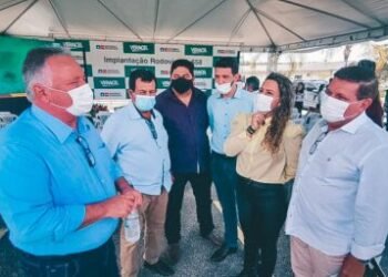 EUNÁPOLIS: Prefeita anuncia com Rui construção da nova rodovia