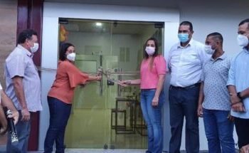 Floresta azul: Prefeita entrega centro administrativo reformado