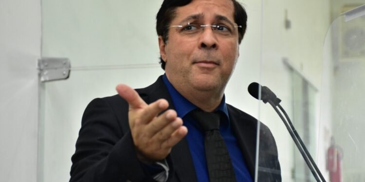 “Me arrependo de ter votado naquele cachorro”, diz presidente da Câmara a Colbert Martins