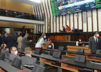 Deputados assinam requerimento para instalar CPI da Coelba