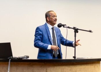 Elinaldo cobra Wagner e cita Rui em crítica a governadores contrários à PEC: “egoísmo”