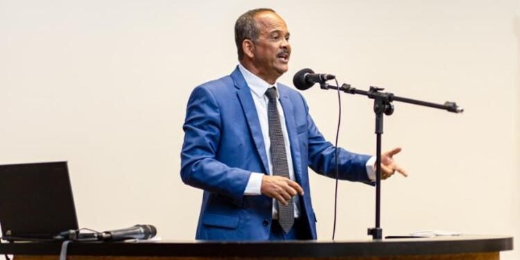 Elinaldo cobra Wagner e cita Rui em crítica a governadores contrários à PEC: “egoísmo”