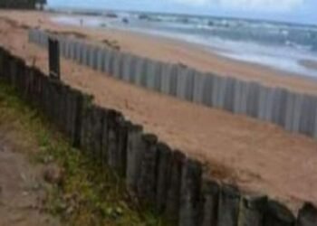 Justiça suspende construção de “quebra-mar” por condomínio de luxo em Busca Vida