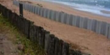 Justiça suspende construção de “quebra-mar” por condomínio de luxo em Busca Vida