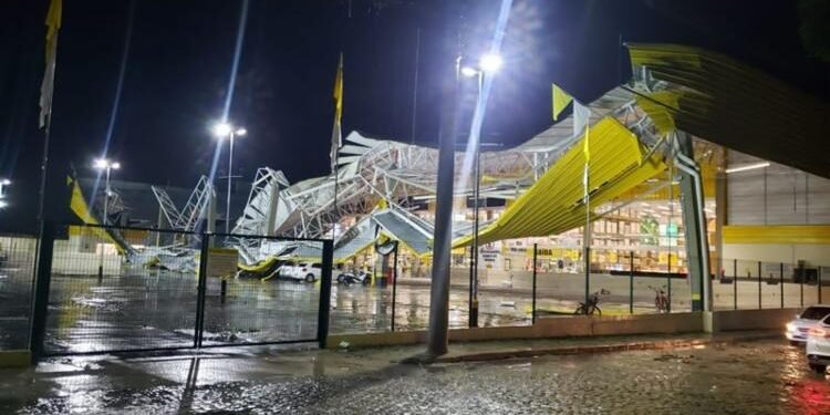 Temporal causa alagamento, queda de energia e outros prejuízos em Eunápolis, no extremo sul da Bahia