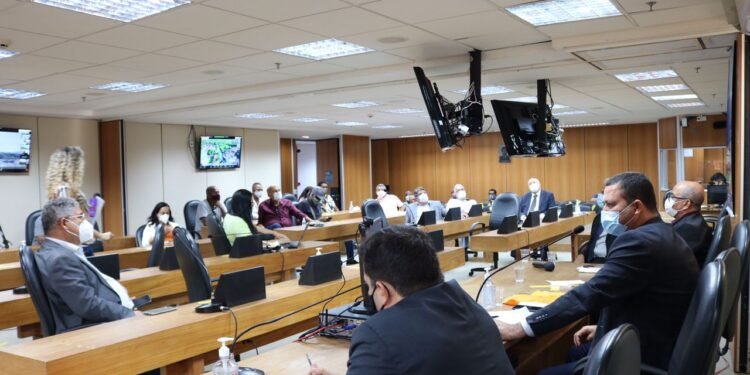 Ferrovia Bahia-Minas e projeto que envolve expansão de Porto, Aeroporto e Rodovias no Extremo Sul da Bahia são debatidos na ALBA