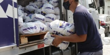 VLI conclui entrega de cerca de 30 mil cestas básicas a oito estados brasileiros