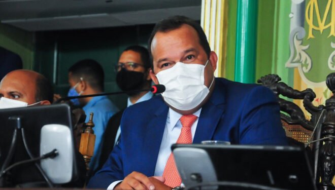 Geraldo Júnior convida Elinaldo Araújo a se filiar ao MDB