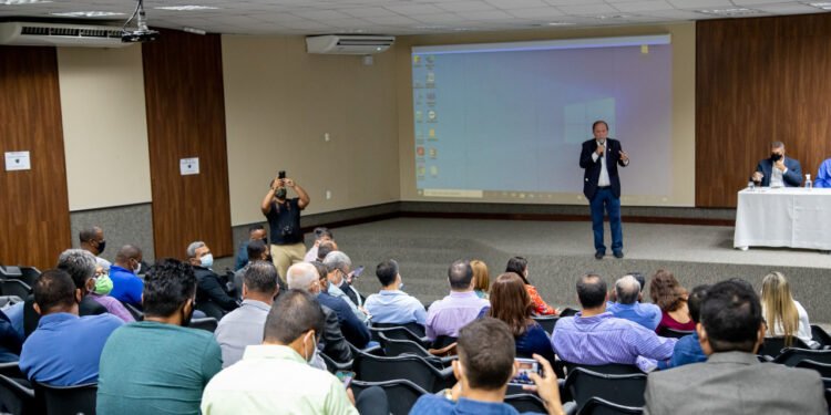 “Município para desenvolver precisa ter projeto e planejamento”, diz vice-governador em evento da UVPB