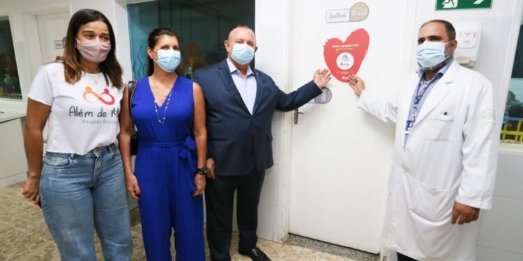 Adolfo Menezes visita o Martagão Gesteira e se compromete a aumentar verba da ALBA para o hospital