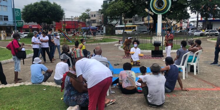 Performance do Programa Corra Pro Abraço aborda história do povo negro