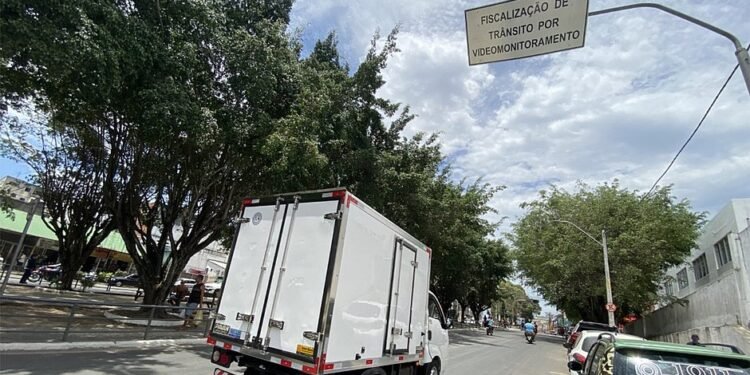Trânsito de Feira de Santana passa a ser monitorado por câmeras