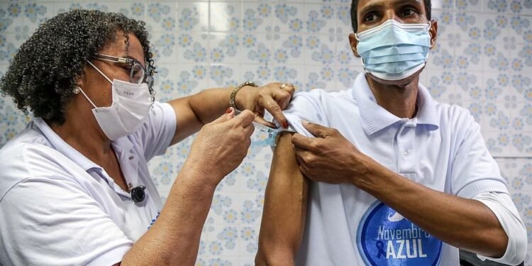 Pra evitar surto, SMS disponibiliza vacina contra gripe nos postos de saúde