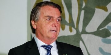 Bolsonaro chama Petrobras de ‘monstrengo’ e critica reforma tributária em curso