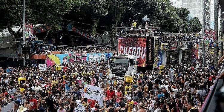 Presidente do Comcar diz que não quer Carnaval a todo custo, mas que precisa de planejamento