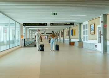 Portos e aeroportos da Bahia terão vacinação contra covid e testagem, diz secretária