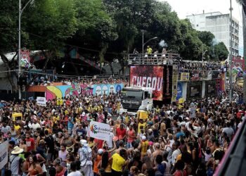 Carnaval: passaporte da vacina pode ser exigido para quem trabalhar na festa