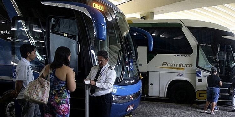 Exigência de vacinação valerá também para vans e transporte alternativo na Bahia