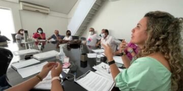 Eunápolis: Prefeitura senta na mesa de negociações com APLB