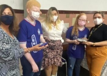 Estudantes e professores da rede estadual de Salvador são contemplados com óculos gratuitos