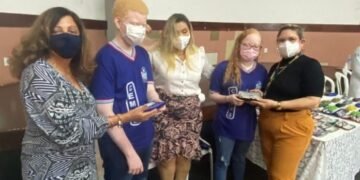 Estudantes e professores da rede estadual de Salvador são contemplados com óculos gratuitos