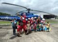 Crianças encontram Papai Noel no Grupamento Aéreo da PM